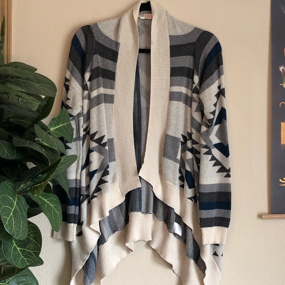 Cardigan - Picture 2 of 5